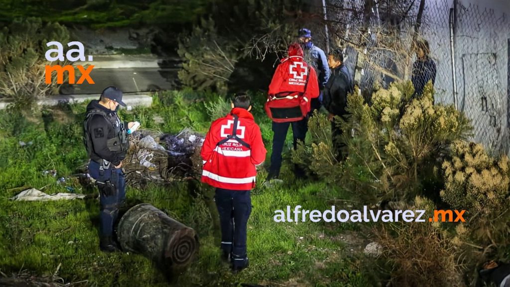 TAXISTA MUERE AL SALIR DEL CAMINO Y VOLCAR