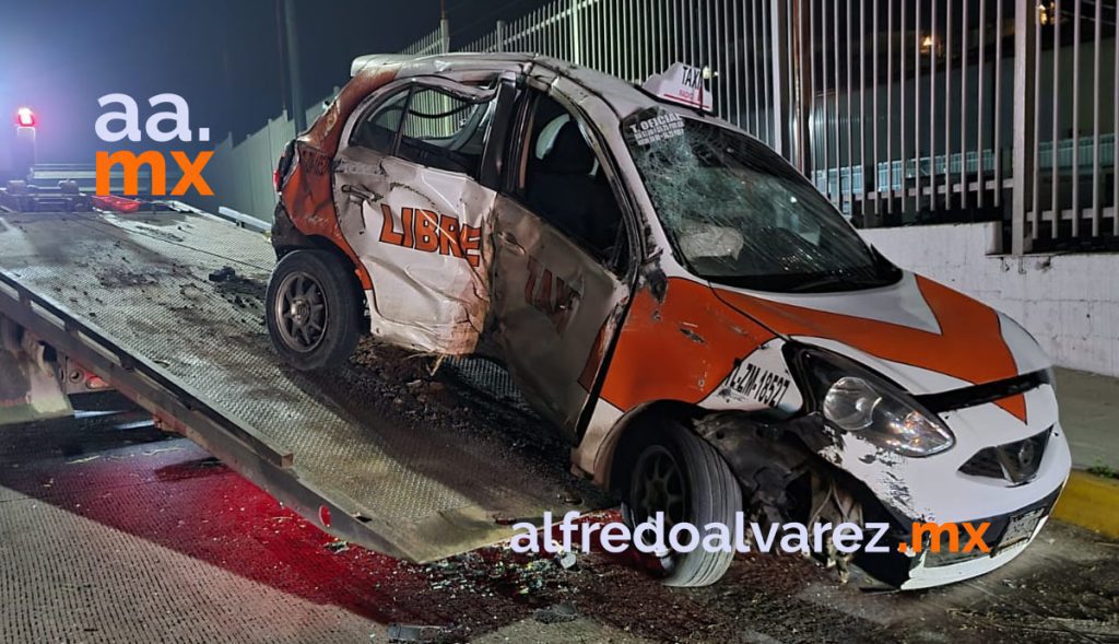 VUELCAN TAXI Y AUTO; UN CONDUCTOR RESULTA HERIDO
