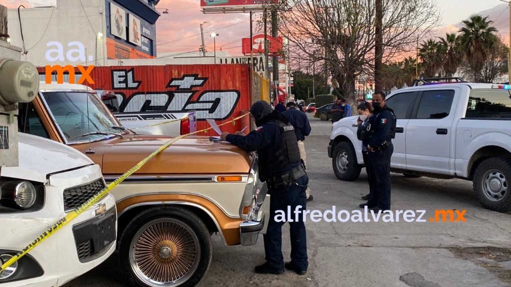 BALEAN A CANTANTE EN YONKE DE TIJUANA