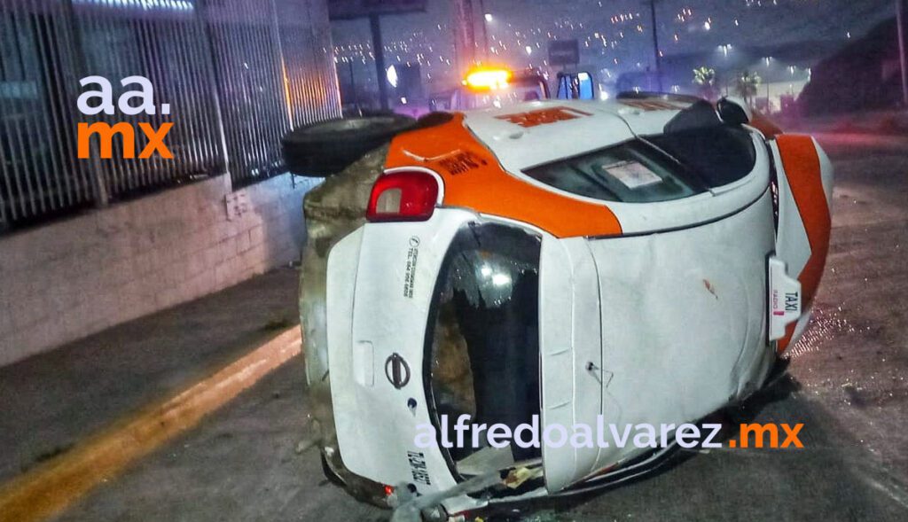 VUELCAN TAXI Y AUTO; UN CONDUCTOR RESULTA HERIDO