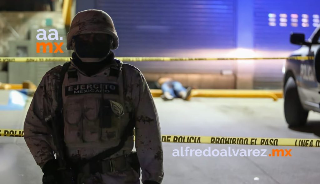 SUJETOS ABREN FUEGO EN PUESTO DE COMIDA; DEJAN UN MUERTO Y HERIDOS