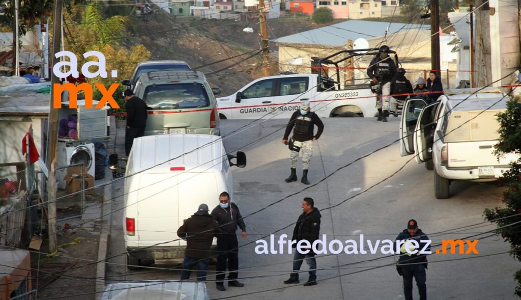 HALLAN RESTOS HUMANOS EN PREDIO DONDE SUJETO ENTERRABA DECAPITADO