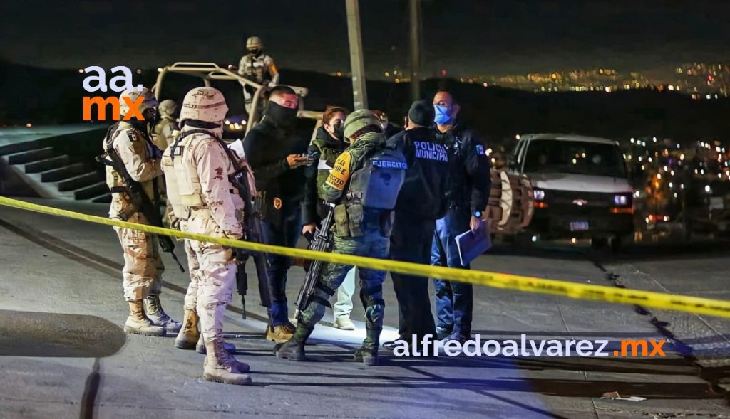 SUJETOS ABREN FUEGO EN PUESTO DE COMIDA; DEJAN UN MUERTO Y HERIDOS