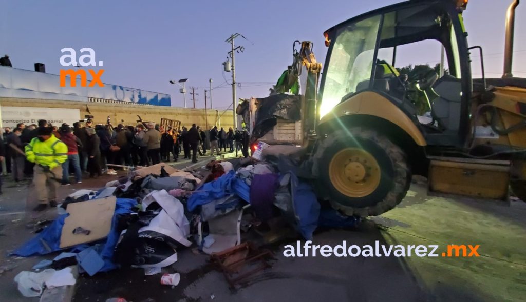 DESALOJAN EL CAMPAMENTO MIGRANTE 'EL CHAPARRAL'