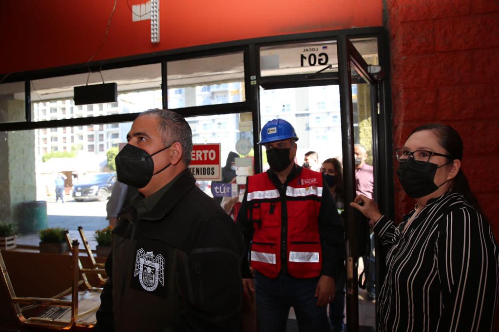 INSPECCIONAN PLAZA OTAY TRAS COLAPSO DE TECHO
