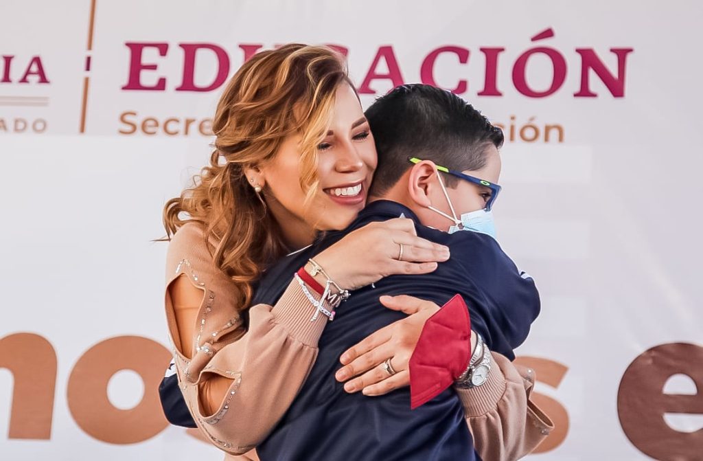 GOBERNADORA DA BIENVENIDA A ALUMNOS EN REGRESO A CLASES PRESENCIALES