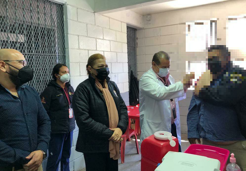 VACUNAN CONTRA LA INFLUENZA A PERSONAS PRIVADAS DE LA LIBERTAD