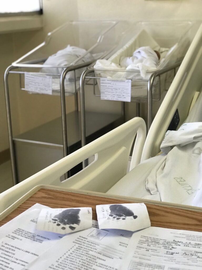 NACEN GEMELITOS DE PADRES MIGRANTES