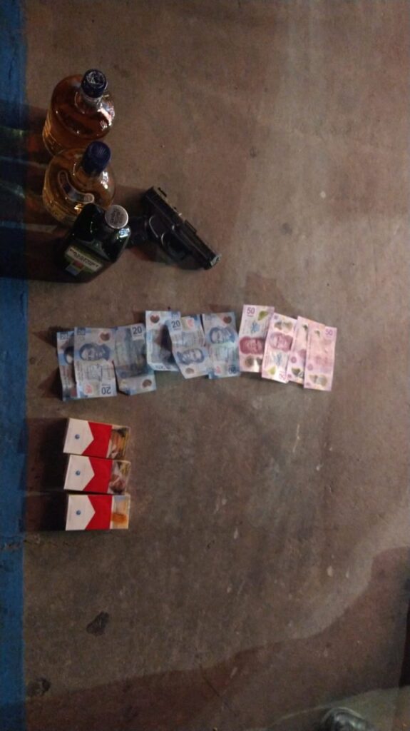ARRESTAN A JOVEN POR ROBO CON VIOLENCIA A OXXO