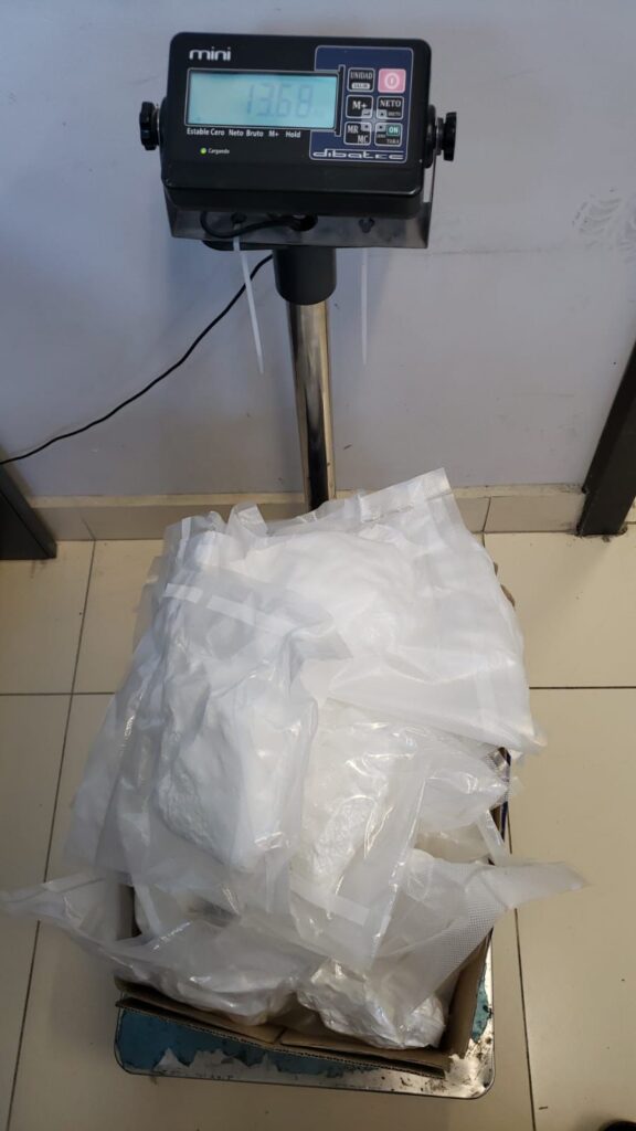 CONFISCAN 13 KILOS DE METANFETAMINA ABANDONADA TRAS DENUNCIA ANóNIMA