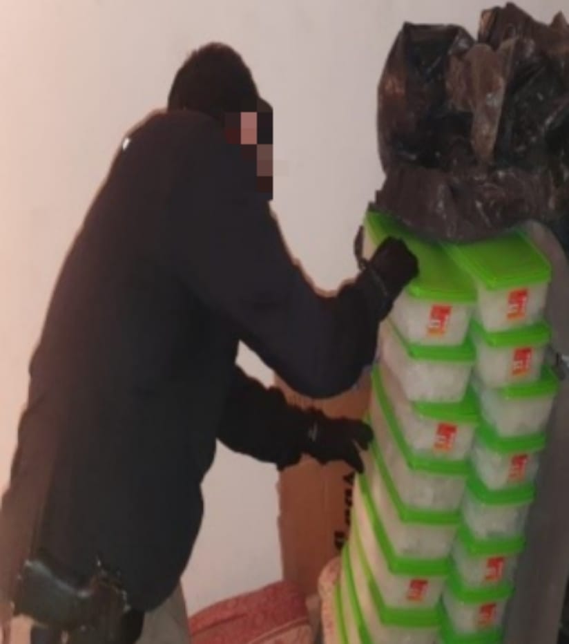 ASEGURAN TONELADAS DE METANFETAMINA TRAS CATEO EN VIVIENDA