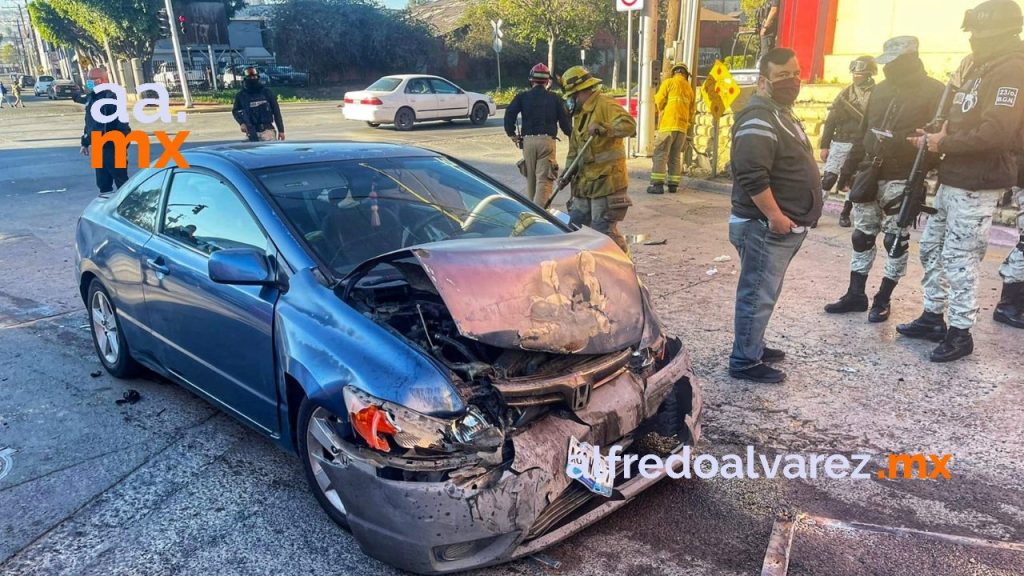 UNIDAD DE LA GN SE PASA SEMáFORO Y PROVOCA ACCIDENTE