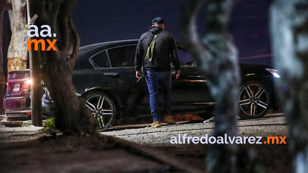 RAFAGUEAN A UN HOMBRE A BORDO DE SU AUTO