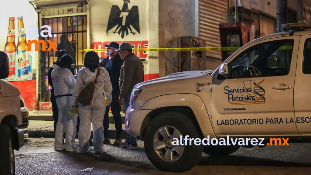 RAFAGUEAN A UN HOMBRE A BORDO DE SU AUTO