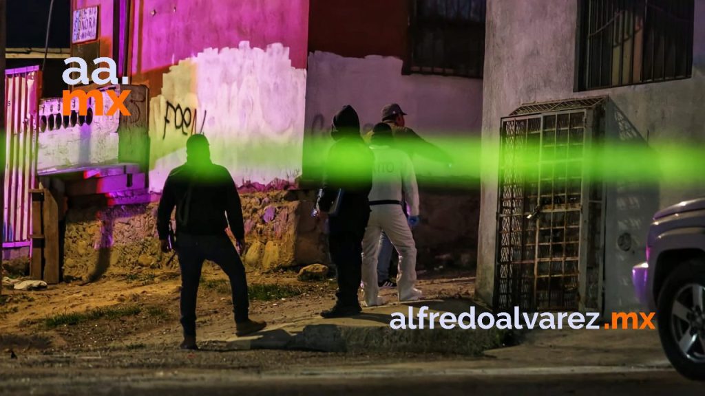 RAFAGUEAN A UN HOMBRE A BORDO DE SU AUTO