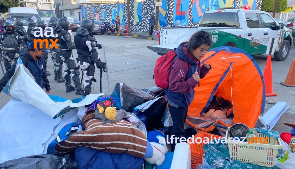 DESALOJAN EL CAMPAMENTO MIGRANTE 'EL CHAPARRAL'