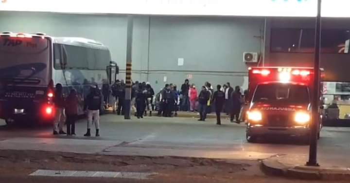 ATACAN AUTOBúS DE PASAJERO EN GUAYMAS