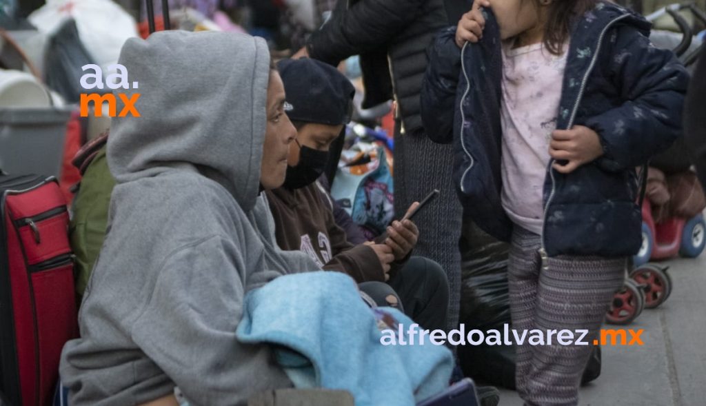 DESALOJAN EL CAMPAMENTO MIGRANTE 'EL CHAPARRAL'