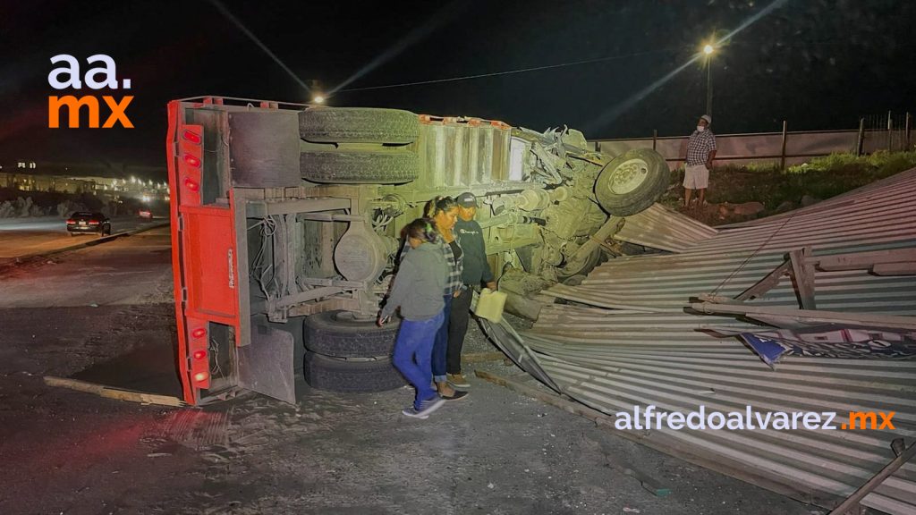 DEJA CHOQUE MúLTIPLE 12 LESIONADOS, UNO DE ELLOS PERDIó UNA PIERNA