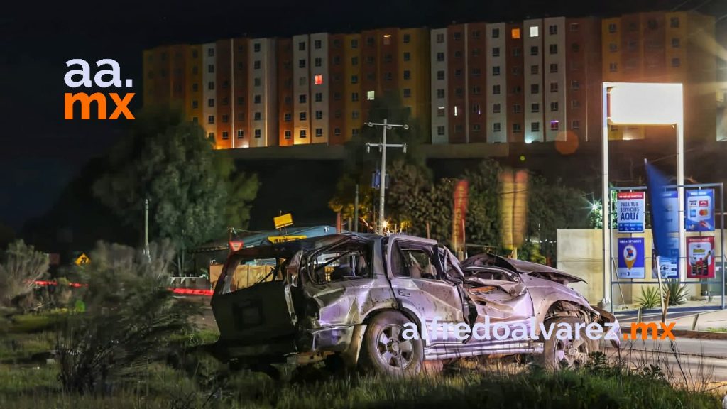 TRES PERSONAS SALEN PROYECTADAS TRAS APARATOSO ACCIDENTE