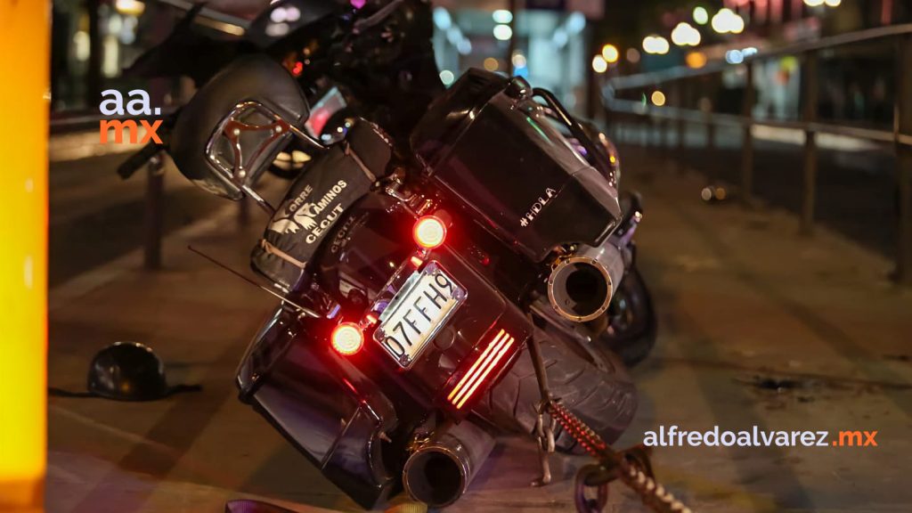 PIERDE LA VIDA BOMBERO AL CHOCAR EN SU MOTOCICLETA