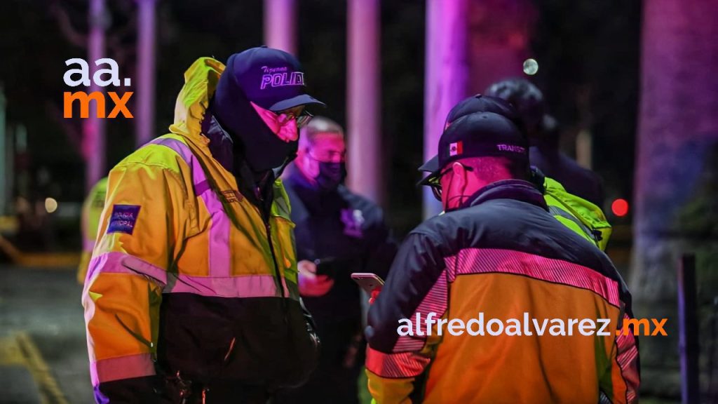 TAXISTA Y SU PASAJERO RESULTAN LESIONADOS TRAS SER CHOCADOS