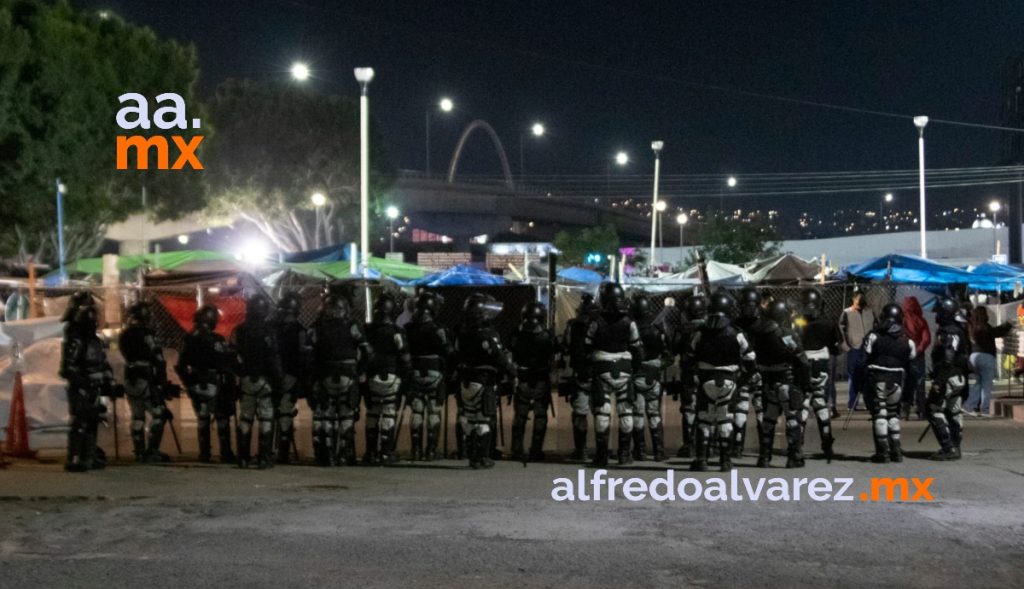 DESALOJAN EL CAMPAMENTO MIGRANTE 'EL CHAPARRAL'