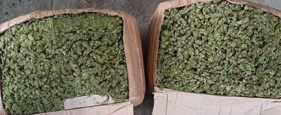 CONFISCAN EN PENAL MáS DE UN MILLóN DE PESOS Y ARMAS CON IMAGEN DE 'EL CHAPO'