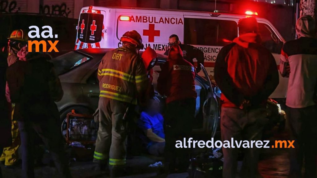 TAQUERO CONDUCíA BORRACHO Y SE ESTRELLó CON UN POSTE