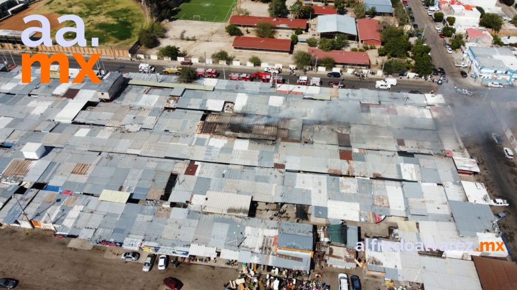 CONTROLAN INCENDIO EN EL TIANGUIS HéCTOR ESPINO