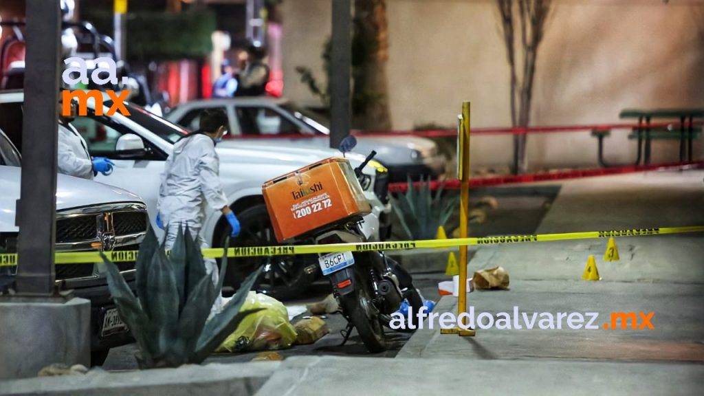 ASESINAN A MUJER AFUERA DE RESTAURANTE