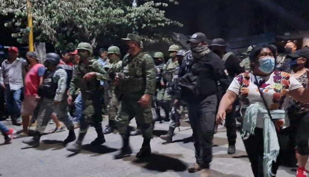 POBLADORES BLOQUEAN Y RETIENEN A MILITARES