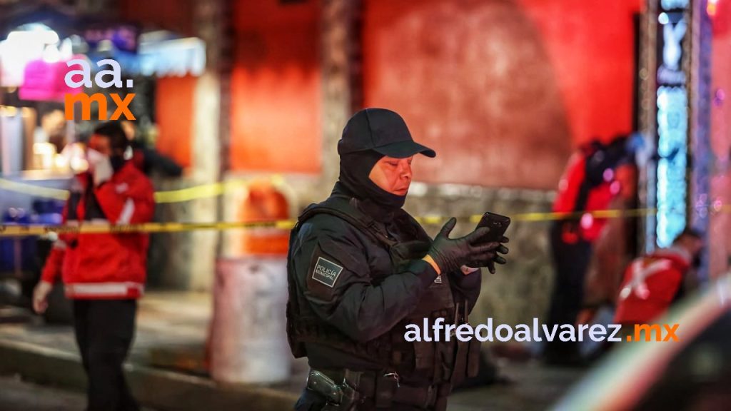 HALLAN SOBRE LA BANQUETA A DOS HOMBRES CON SOBREDOSIS, UNO MURIó