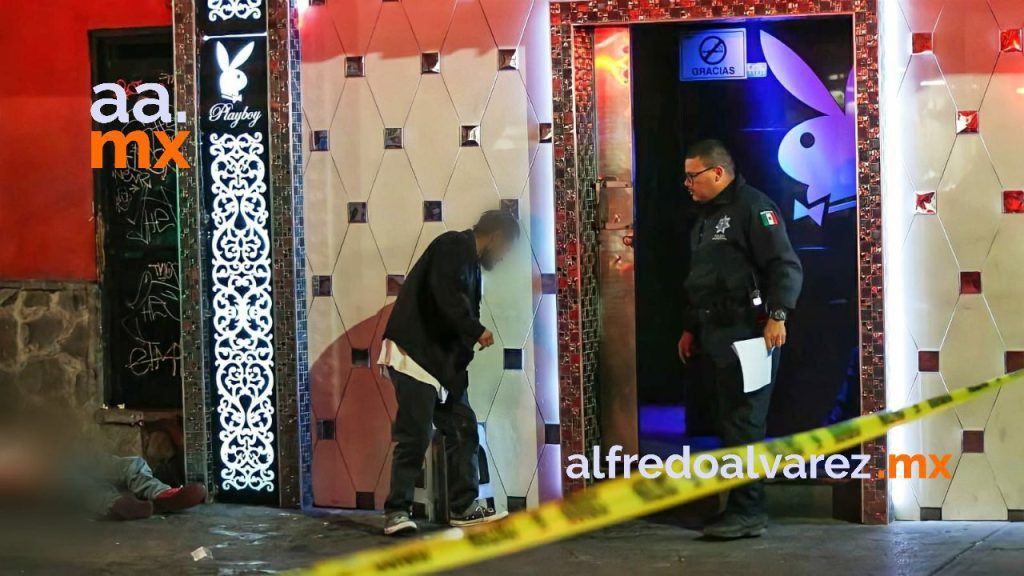 HALLAN SOBRE LA BANQUETA A DOS HOMBRES CON SOBREDOSIS, UNO MURIó