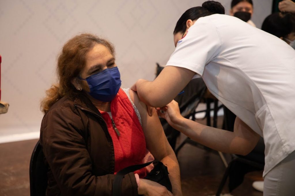 TODAVíA HAY VACUNAS DE REFUERZO PARA MAYORES DE 30 AñOS TODAVíA HAY VACUNAS DE REFUERZO PARA MAYORES DE 30 AñOS