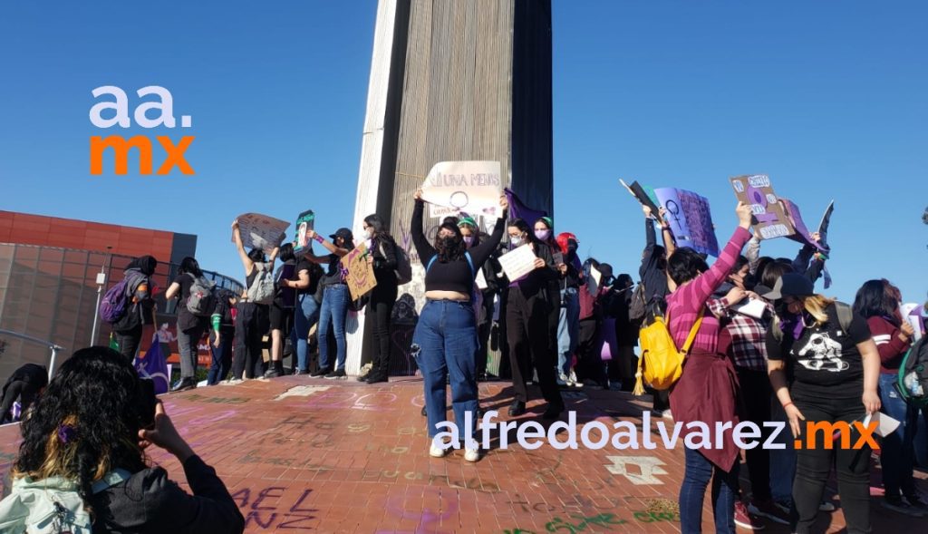 MUJERES SE MANIFIESTAN EN TIJUANA; PIDEN ALTO A LA VIOLENCIA
