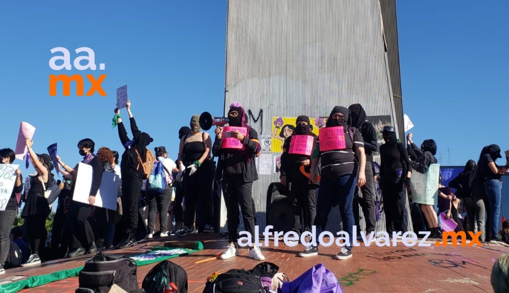 MUJERES SE MANIFIESTAN EN TIJUANA; PIDEN ALTO A LA VIOLENCIA