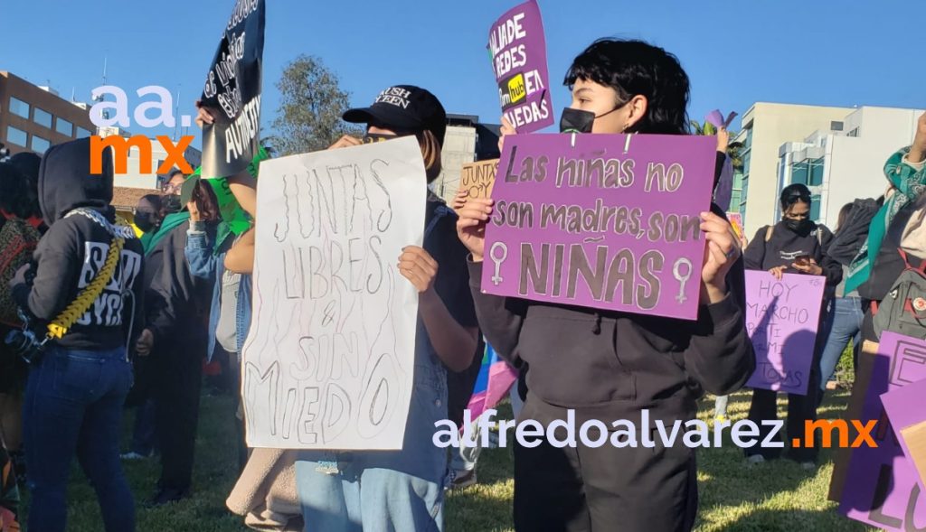 MUJERES SE MANIFIESTAN EN TIJUANA; PIDEN ALTO A LA VIOLENCIA