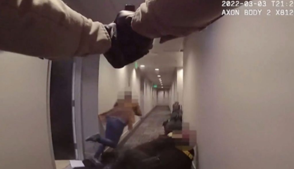 MUJER AMENAZA A POLICíAS DE SAN DIEGO; LA MATAN