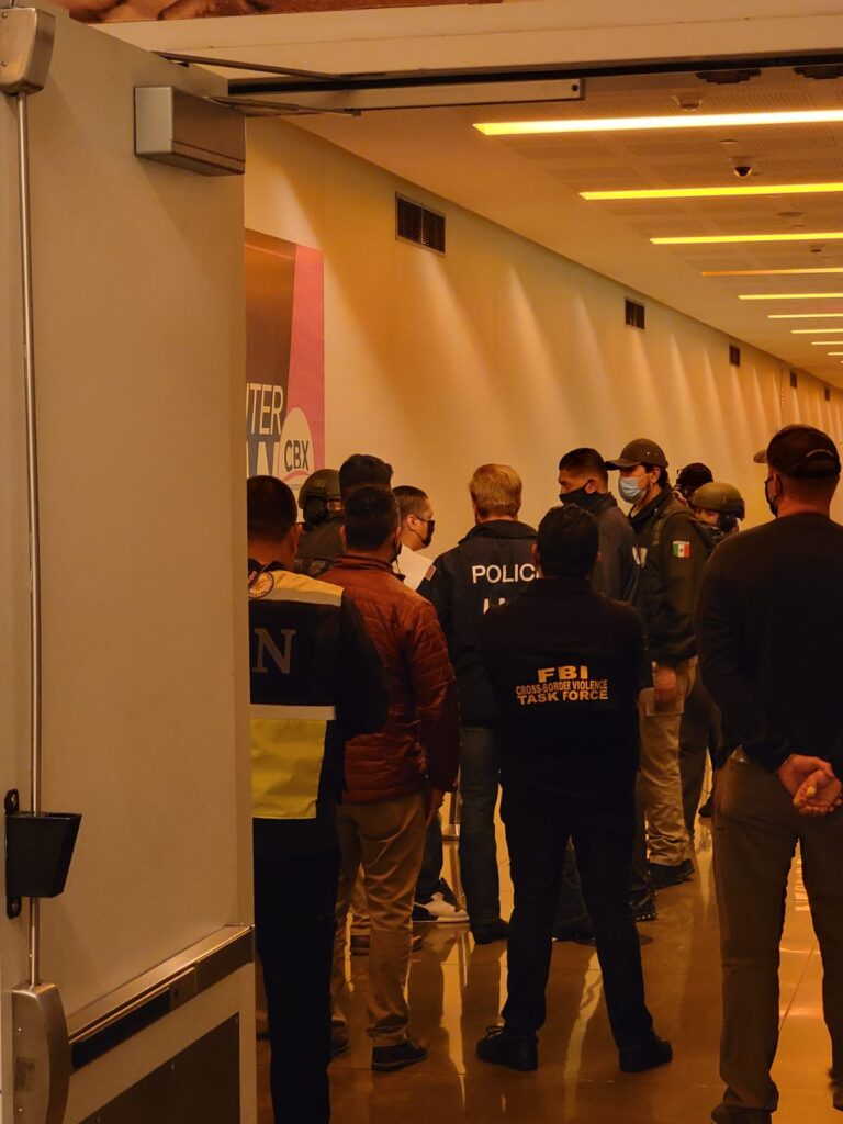 ASESINAN A BALAZOS A DOS HOMBRES, A UNO FRENTE A SIX