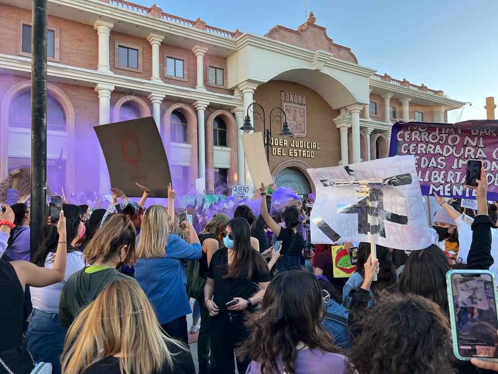 MARCHAN MUJERES DE SONORA PARA CONMEMORAR EL 8M