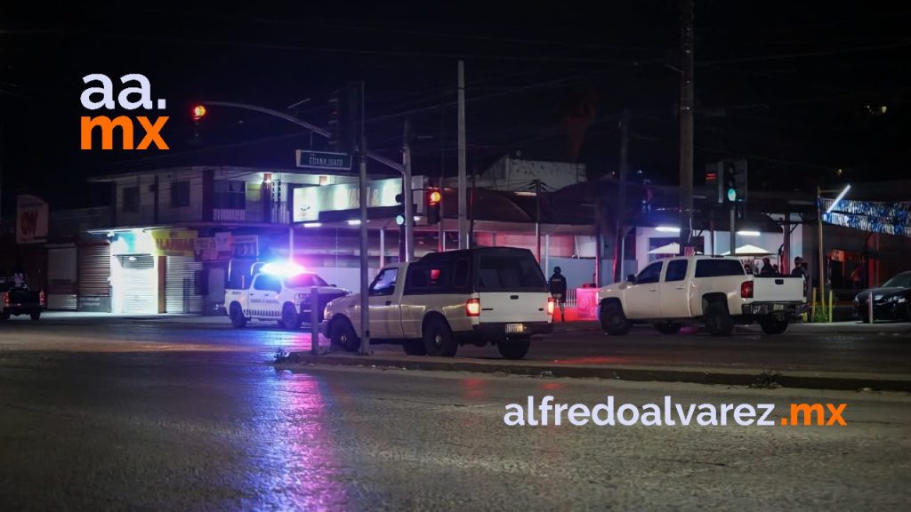 MUJER CHOCA UNIDAD DE BOMBEROS Y ACOMPAñANTE AMENAZA A CONDUCTOR
