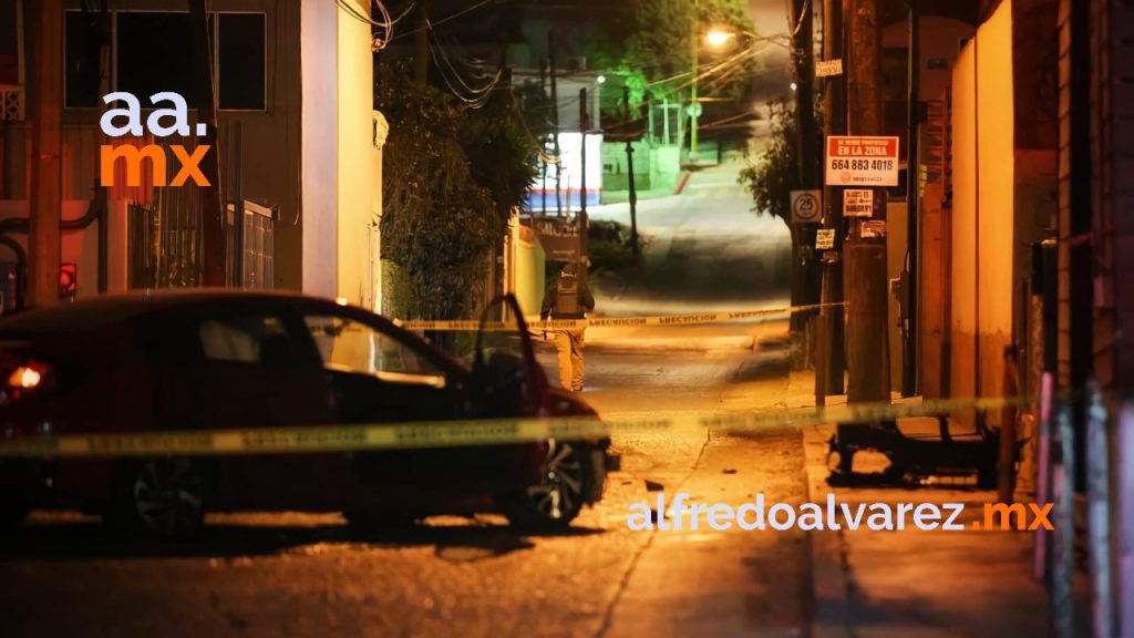 MUJER CHOCA UNIDAD DE BOMBEROS Y ACOMPAñANTE AMENAZA A CONDUCTOR
