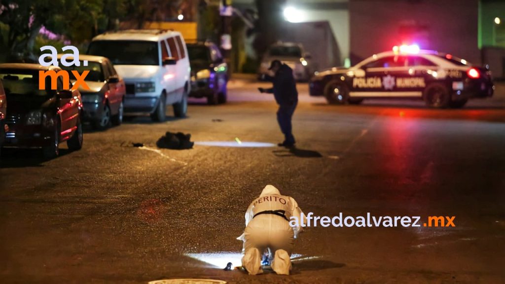 CAOS POR VOLCADURA DE TRáILER EN BULEVAR 2000