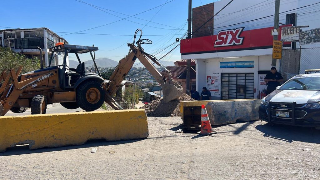 TRABAJA CESPT PARA RESTABLECER SERVICIOS EN CAMINO VERDE SIN AFECTAR ZONA DE RIESGO