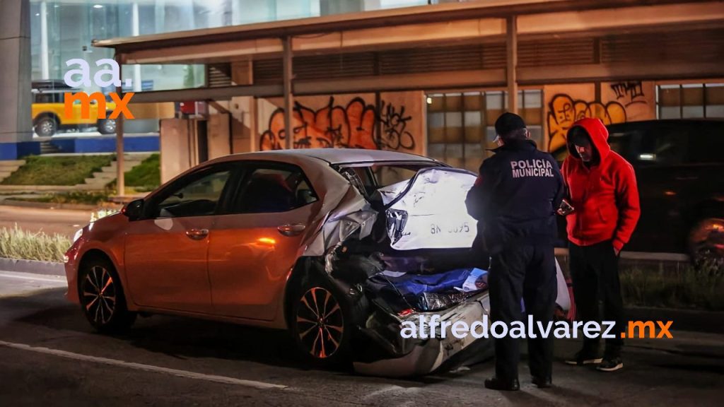 AUTO SE ESTAMPA CON CUATRO VEHíCULOS MIENTRAS HACíAN LíNEA