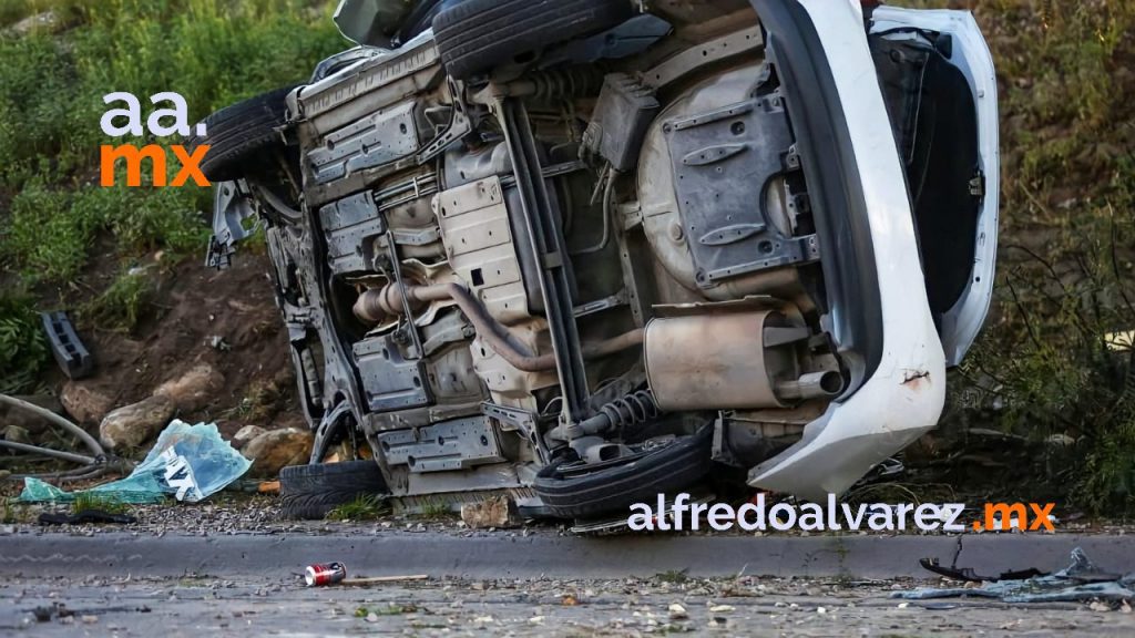 UN MUERTO Y DOS LESIONADOS GRAVES TRAS VOLCADURA DE TAXI LIBRE