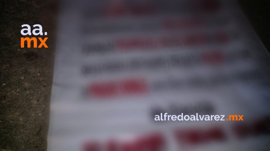 CAOS POR VOLCADURA DE TRáILER EN BULEVAR 2000