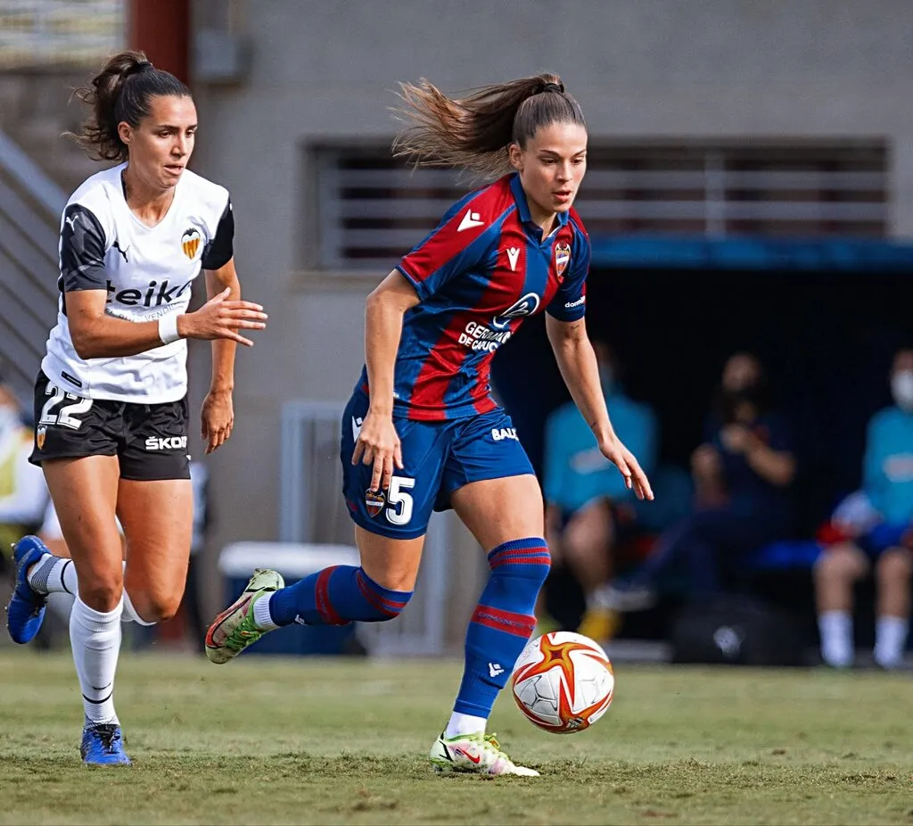 GIOVANA QUEIROZ REVELA 'COMPORTAMIENTO ABUSIVO' EN EL BARCELONA FEMENIL