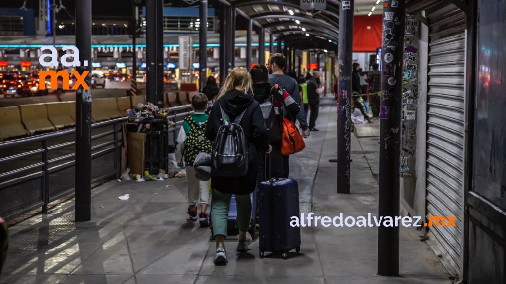 MILES VARADOS EN AEROPUERTO DE TIJUANA; NO LLEGARáN A LA NAVIDAD CON SU FAMILIA